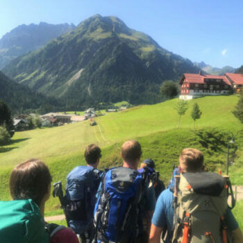 Eine Abenteuerreise, die Dich fordert: Zu Fuß über die Alpen.