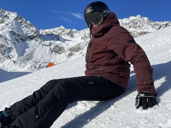 Erlebnispädagoge Scot Lehmann beim Snowboarden